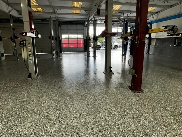 Epoxy flake floor surface